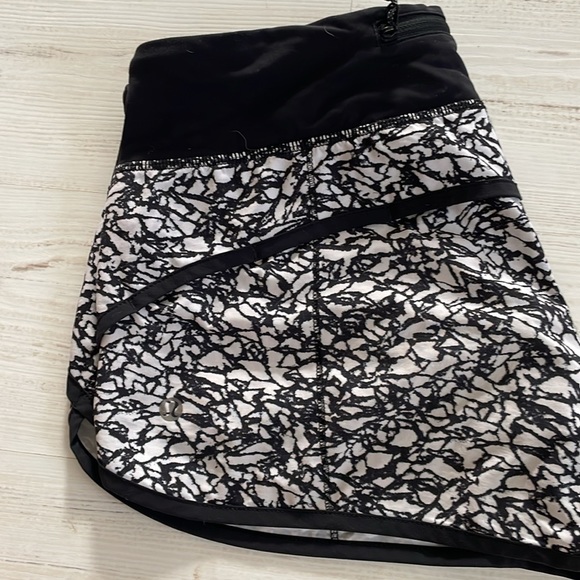 lululemon speed up shorts - Picture 3 of 3